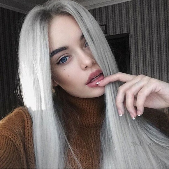 22” Gray straight Lace Front Wig NEW